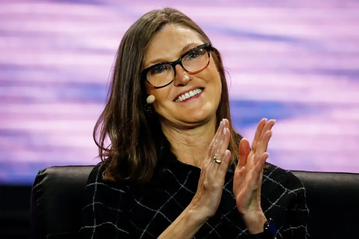 Cathie Wood Patrimonio Netto (2023) Quanto è ricco il CEO di ARK?